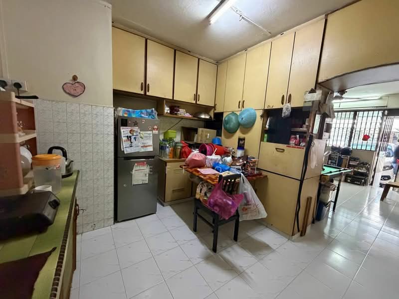 Flat for Sale at Flat Taman Ungku Tun Aminah - Jeff Ooi - Kitchen - PropertyGuru.com.my
