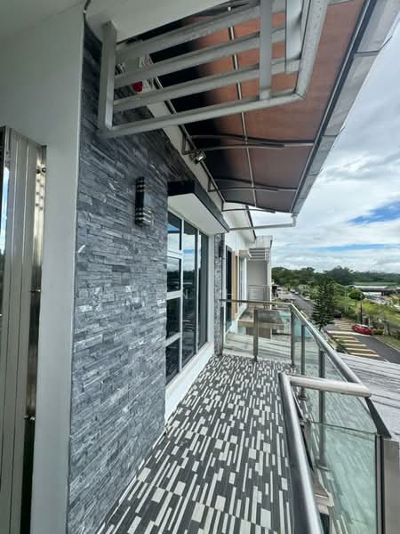 3-storey Terraced House for Sale in Bandar Seri Alam (Masai) - Gyden Heng - Balcony - PropertyGuru.com.my