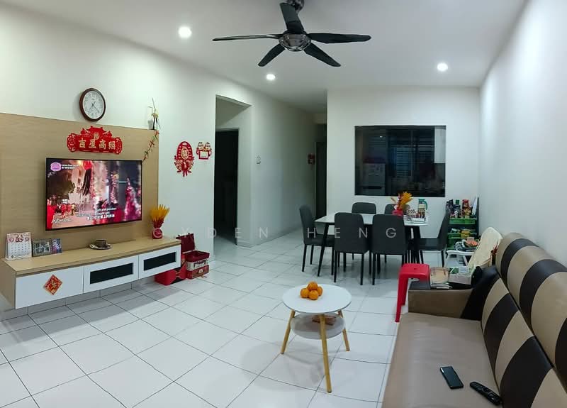 Pangsapuri untuk Dijual di Scott Towers @ Larkin JB - Gyden Heng - Living Room - PropertyGuru.com.my