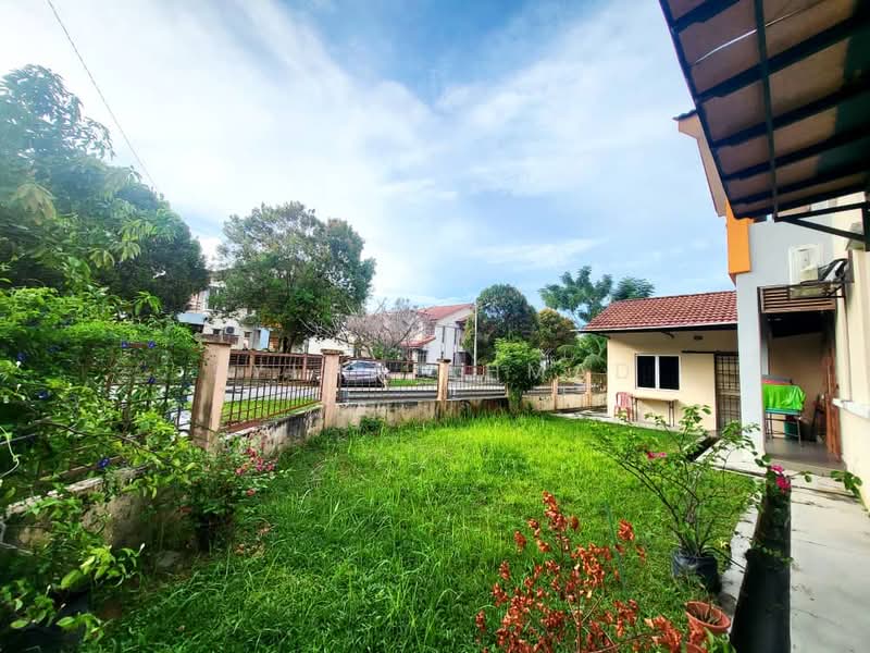 2-storey Terraced House for Sale in Sungai Buloh (Selangor) - Syima Ahmad - Side Land - PropertyGuru.com.my