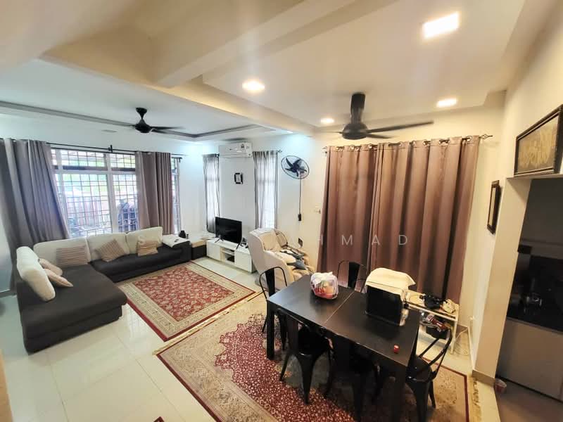 2-storey Terraced House for Sale in Sungai Buloh (Selangor) - Syima Ahmad - Living Room - PropertyGuru.com.my