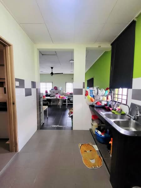 2-storey Terraced House for Sale in Sungai Buloh (Selangor) - Syima Ahmad - Kitchen - PropertyGuru.com.my