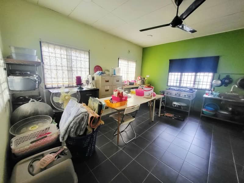 2-storey Terraced House for Sale in Sungai Buloh (Selangor) - Syima Ahmad - Kitchen - PropertyGuru.com.my