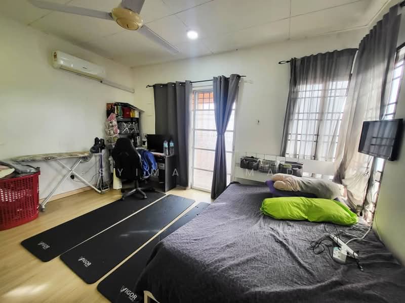 2-storey Terraced House for Sale in Sungai Buloh (Selangor) - Syima Ahmad - Bedroom - PropertyGuru.com.my