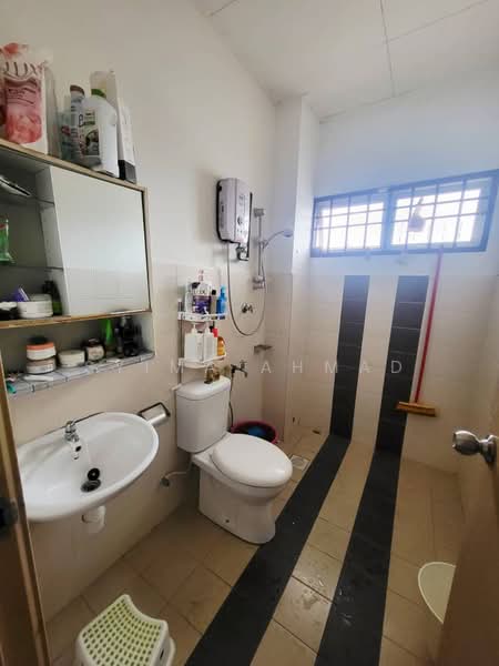 2-storey Terraced House for Sale in Sungai Buloh (Selangor) - Syima Ahmad - Bathroom - PropertyGuru.com.my