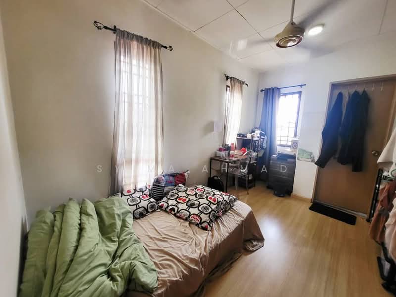 2-storey Terraced House for Sale in Sungai Buloh (Selangor) - Syima Ahmad - Bedroom - PropertyGuru.com.my