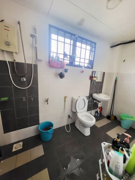 2-storey Terraced House for Sale in Sungai Buloh (Selangor) - Syima Ahmad - Bathroom - PropertyGuru.com.my
