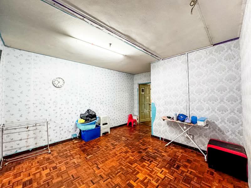 Rumah Flat untuk Dijual di PKNS Seksyen 24 - Norazrein Abdul Raman - Living Room - PropertyGuru.com.my