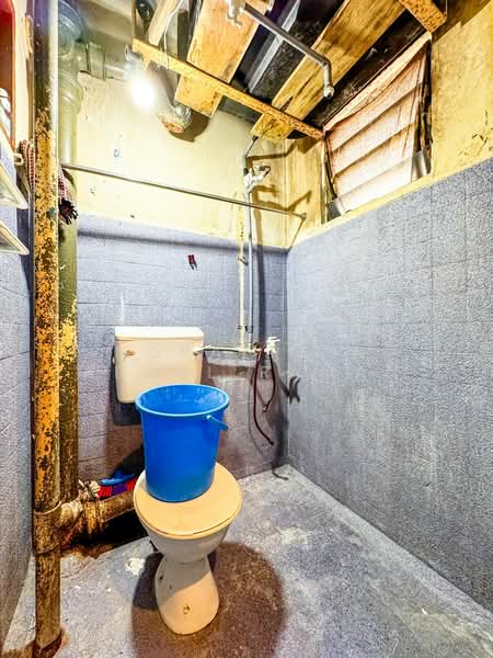 Rumah Flat untuk Dijual di PKNS Seksyen 24 - Norazrein Abdul Raman - Bathroom - PropertyGuru.com.my