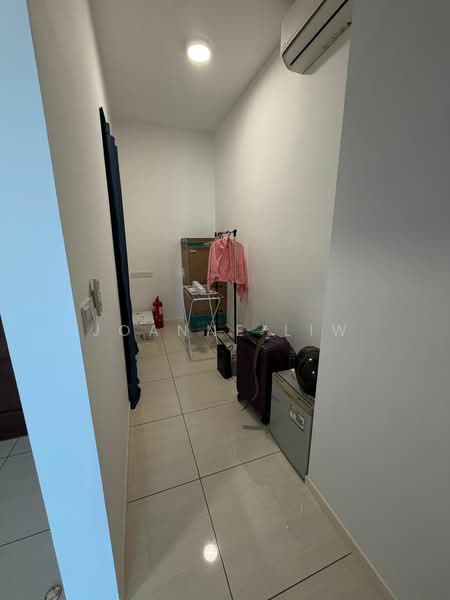 Kondominium untuk Disewa di Queens Residences Q2 @ Queens Waterfront - Joanne Liw - Corridor - PropertyGuru.com.my