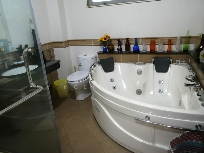 Bungalow for Sale in Seri Kembangan (Selangor) - Vincent Yeoh - Bathroom - PropertyGuru.com.my