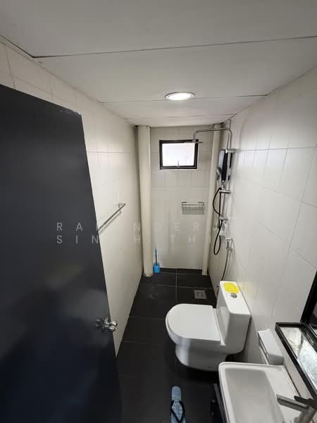 Service Residence for Sale at Putra Majestik - Raminderjit Singh Thind - Bathroom - PropertyGuru.com.my