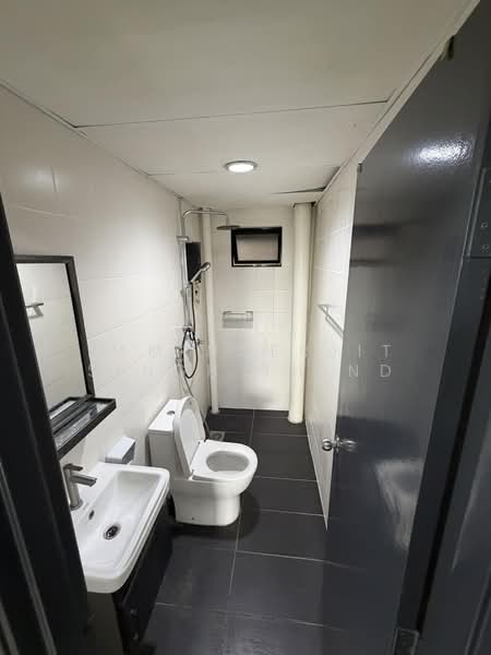 Service Residence for Sale at Putra Majestik - Raminderjit Singh Thind - Bathroom - PropertyGuru.com.my