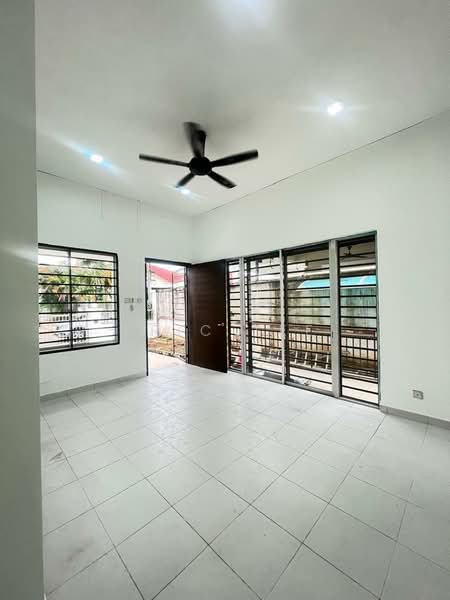 Rumah Kluster untuk Dijual di Taman Kota Masai (Pasir Gudang) - Eric Tee - Living Room - PropertyGuru.com.my
