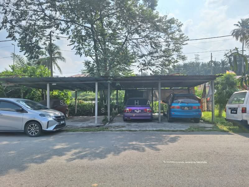 Rumah Teres 1 Tingkat untuk Dijual di Taman Semenyih Impian (Semenyih) - Saiful Hafiz Ismail - Car Park - PropertyGuru.com.my