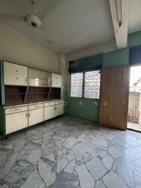 2-storey Terraced House for Sale in Island Glades (Jelutong) - Kshio P'ng - Kitchen - PropertyGuru.com.my