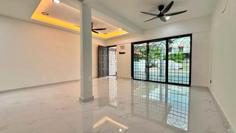 Rumah Teres 2 Tingkat untuk Dijual di Seksyen 2, Taman Kinrara (Puchong) - Ammeer Nadzrai - Living Room - PropertyGuru.com.my