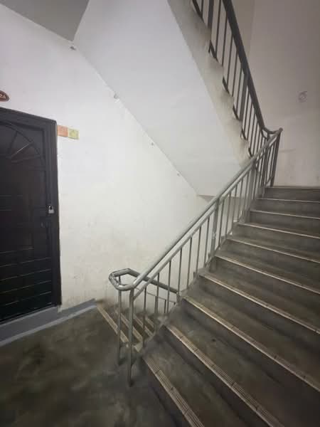 Rumah Flat untuk Dijual di Batu Caves Centerpoint - Mr Zack - Corridor - PropertyGuru.com.my