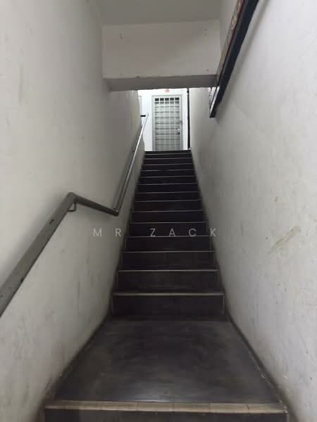 Rumah Flat untuk Dijual di Batu Caves Centerpoint - Mr Zack - Corridor - PropertyGuru.com.my