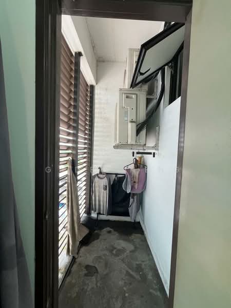 Pangsapuri untuk Dijual di Puteri Square - Gyden Heng - Balcony - PropertyGuru.com.my