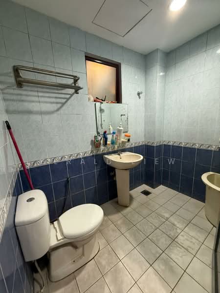 Semi-Detached House for Sale in Taman Lestari Perdana (Seri Kembangan) - Gerald Liew - Bathroom - PropertyGuru.com.my