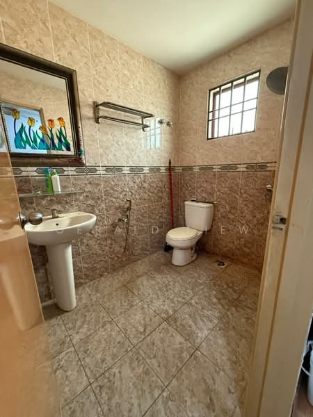 Semi-Detached House for Sale in Taman Lestari Perdana (Seri Kembangan) - Gerald Liew - Bathroom - PropertyGuru.com.my