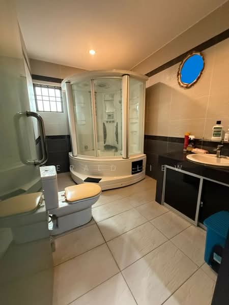 Semi-Detached House for Sale in Taman Lestari Perdana (Seri Kembangan) - Gerald Liew - Bathroom - PropertyGuru.com.my