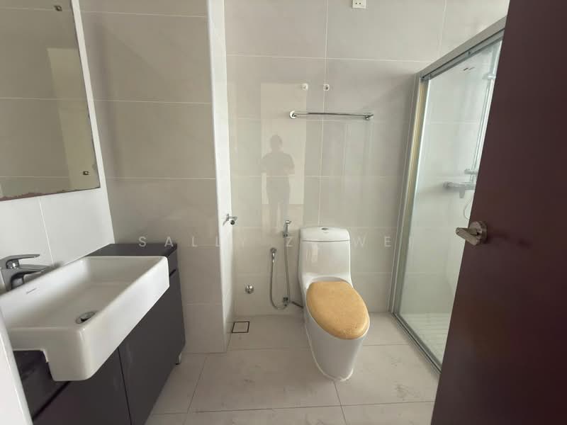 Kondominium untuk Dijual di Royal Strand @ Country Garden Danga Bay - Sally Zi Wei - Bathroom - PropertyGuru.com.my