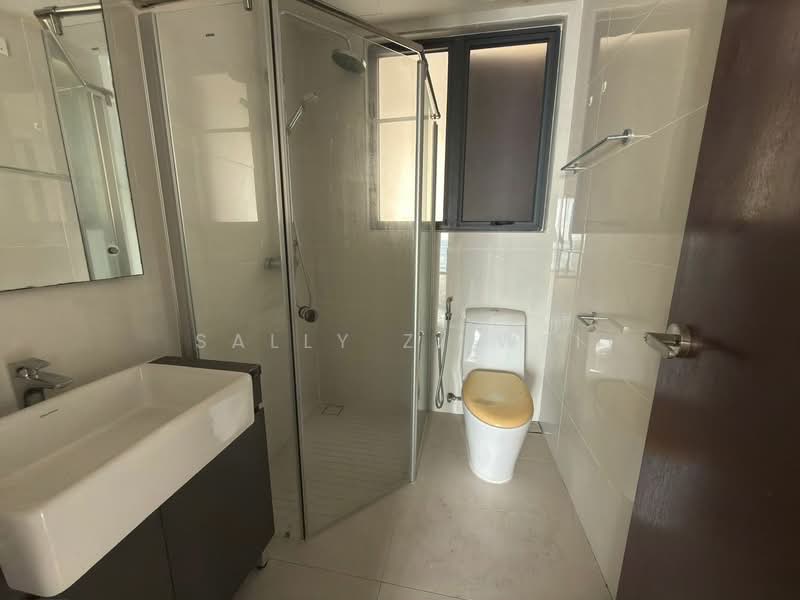 Kondominium untuk Dijual di Royal Strand @ Country Garden Danga Bay - Sally Zi Wei - Bathroom - PropertyGuru.com.my