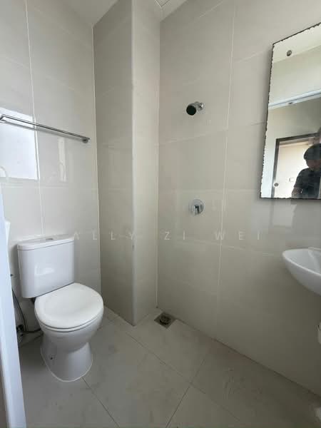 Kondominium untuk Dijual di Royal Strand @ Country Garden Danga Bay - Sally Zi Wei - Bathroom - PropertyGuru.com.my