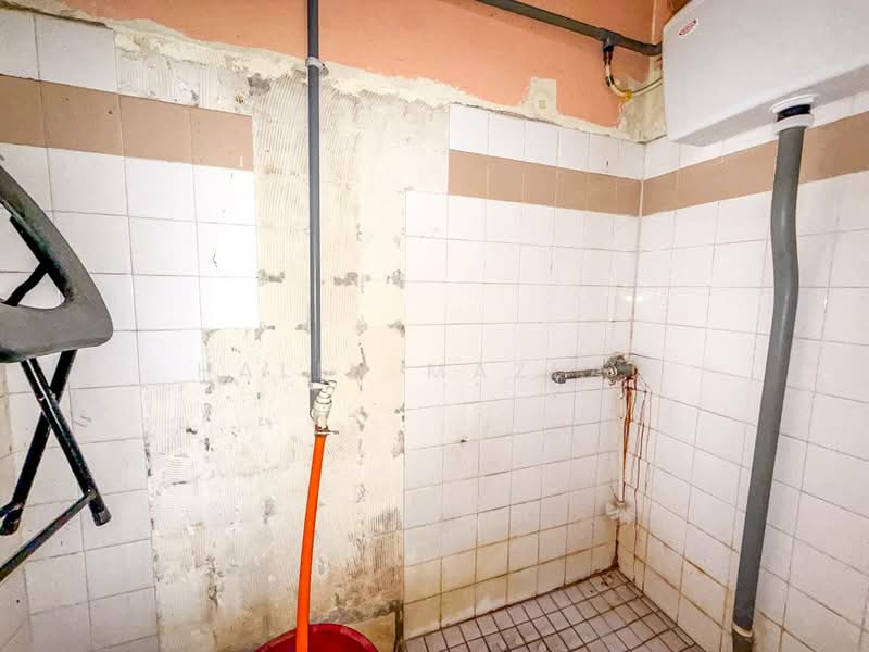 1-storey Terraced House for Sale in Seksyen 17 (Shah Alam) - Halim Mazlan - Bathroom - PropertyGuru.com.my