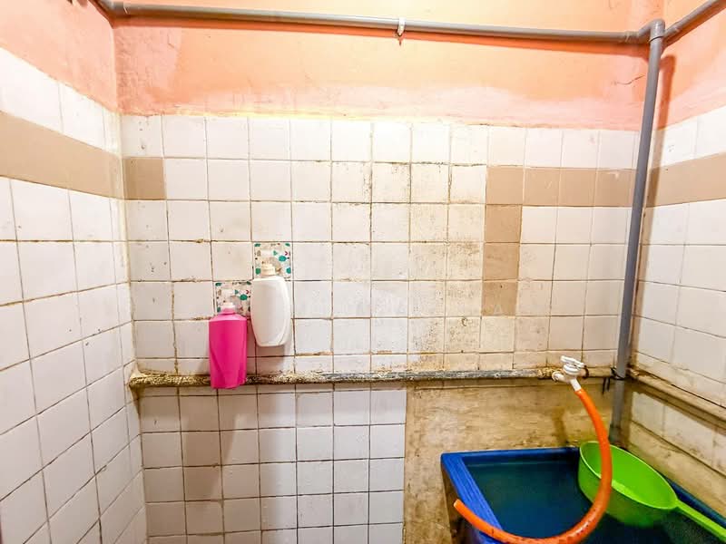 1-storey Terraced House for Sale in Seksyen 17 (Shah Alam) - Halim Mazlan - Bathroom - PropertyGuru.com.my