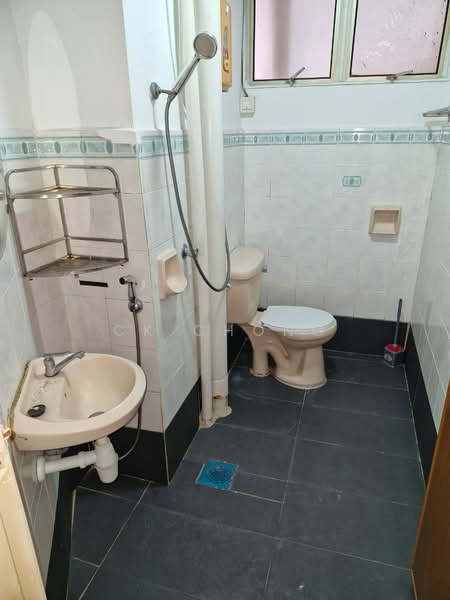 Kondominium untuk Dijual di Desa Gembira - CK Chong - Bathroom - PropertyGuru.com.my