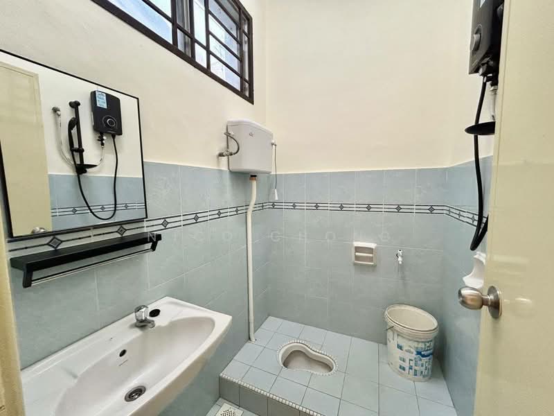 Rumah Teres 1.5 Tingkat untuk Dijual di Taman Setia Indah (Tebrau) - Nico Chong - Bathroom - PropertyGuru.com.my