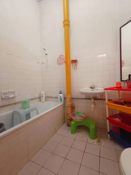 Semi-Detached House for Sale in Taman Putra (Ampang) - Denver Sin - Bathroom - PropertyGuru.com.my