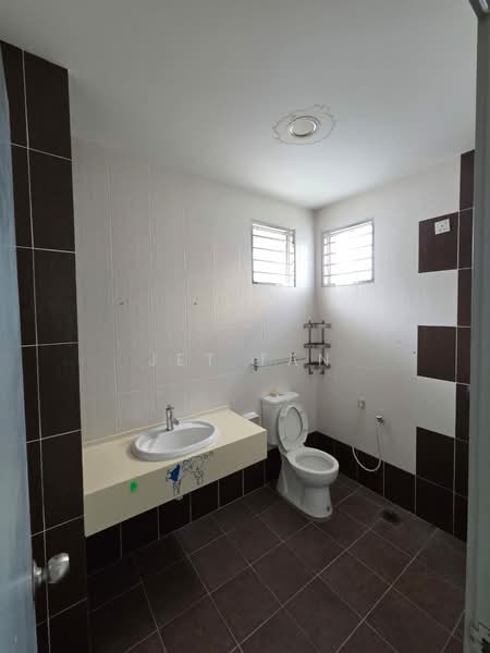 Semi-Detached House for Sale in Taman Anggerik Villa (Kajang) - Jet Tan - Bathroom - PropertyGuru.com.my