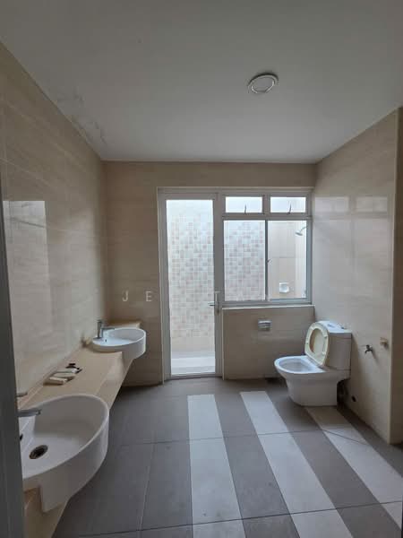 Semi-Detached House for Sale in Taman Anggerik Villa (Kajang) - Jet Tan - Bathroom - PropertyGuru.com.my