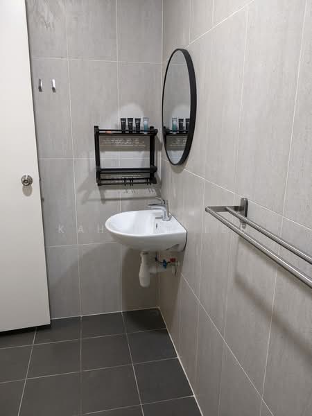 Servis Apartment untuk Disewa di MKH Boulevard II - Kah Hin Lee - Bathroom - PropertyGuru.com.my