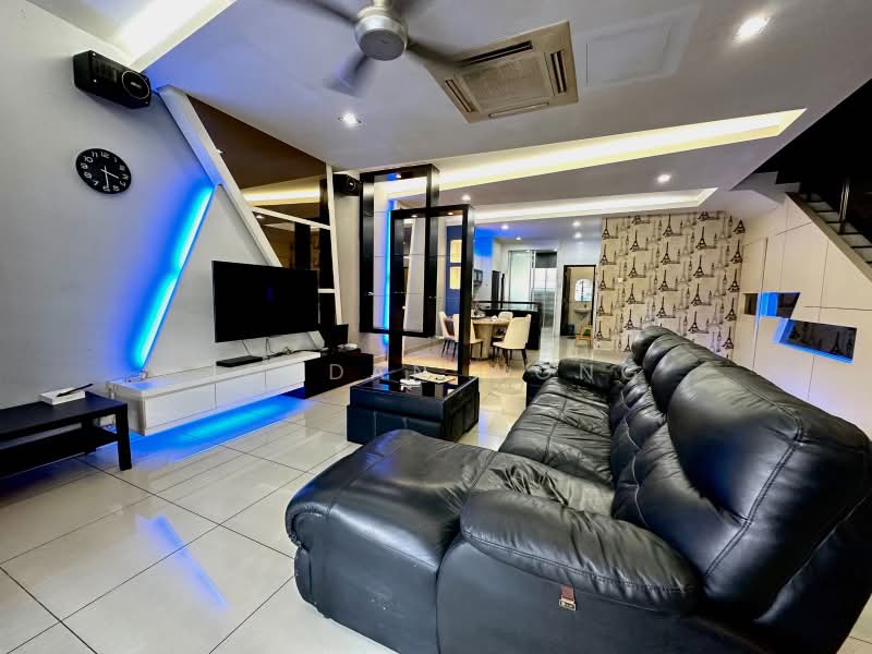 2-storey Terraced House for Rent in Taman Molek (Johor Bahru) - Jordan Wong - Living Room - PropertyGuru.com.my