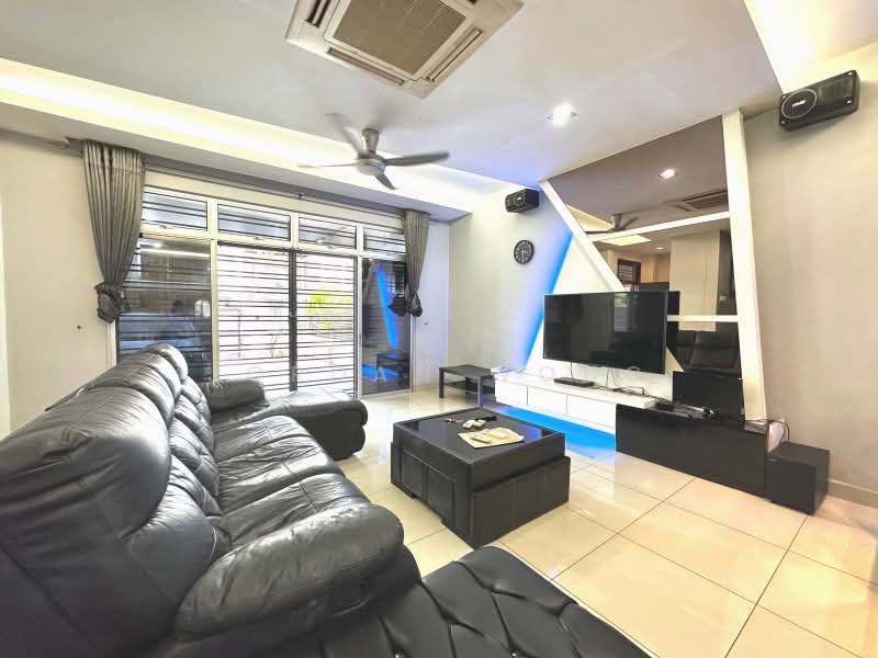 2-storey Terraced House for Rent in Taman Molek (Johor Bahru) - Jordan Wong - Living Room - PropertyGuru.com.my