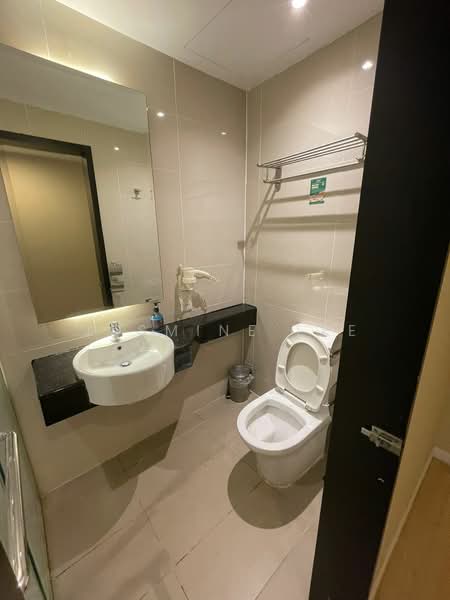 Servis Apartment untuk Disewa di Centrestage Designer Suite - Jasmine Lee - Bathroom - PropertyGuru.com.my