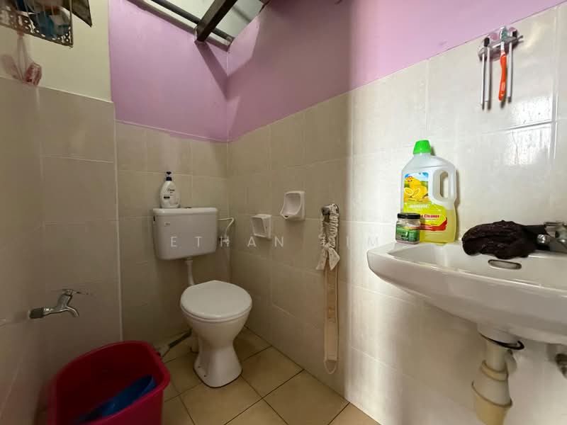 Apartment for Sale at Taman Ehsan Jaya - Ethan Lim - Bathroom - PropertyGuru.com.my