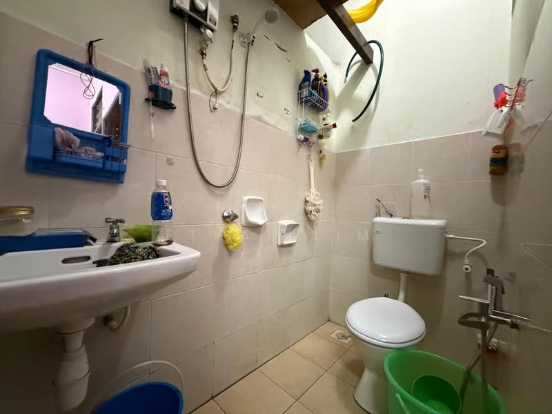 Apartment for Sale at Taman Ehsan Jaya - Ethan Lim - Bathroom - PropertyGuru.com.my