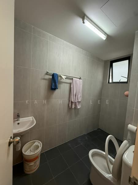 Servis Apartment untuk Disewa di MKH Boulevard II - Kah Hin Lee - Bathroom - PropertyGuru.com.my