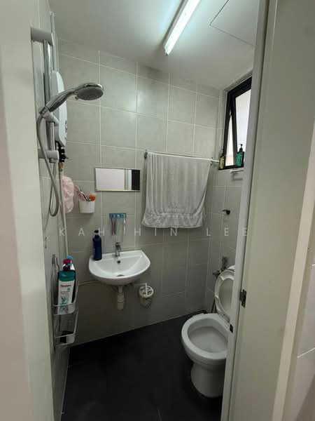 Servis Apartment untuk Disewa di MKH Boulevard II - Kah Hin Lee - Bathroom - PropertyGuru.com.my