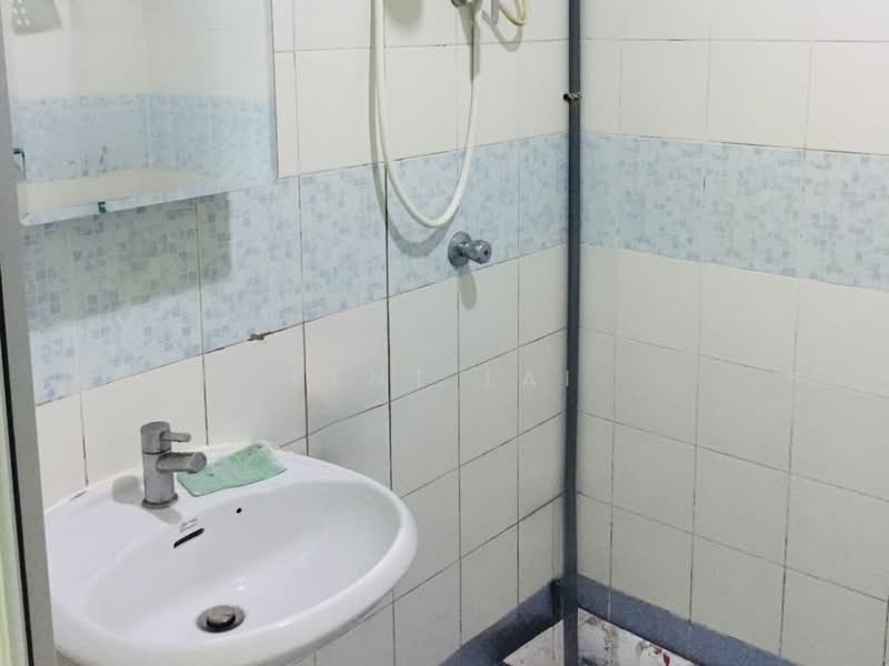 Pangsapuri untuk Dijual di Desa Alor Vista - Kent Lai - Bathroom - PropertyGuru.com.my