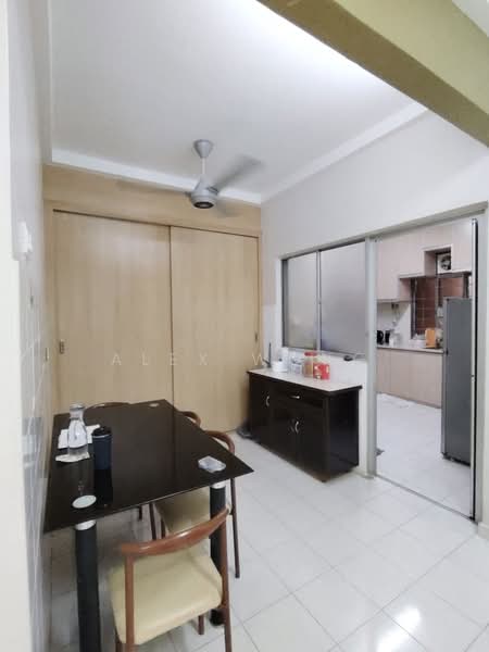 Kondominium untuk Disewa di Putra Place Condominium - Alex Wong - Kitchen - PropertyGuru.com.my