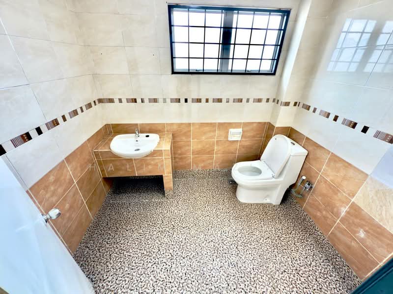 Rumah Teres 2 Tingkat untuk Dijual di Desa Coalfields (Ijok) - Halim Mazlan - Bathroom - PropertyGuru.com.my