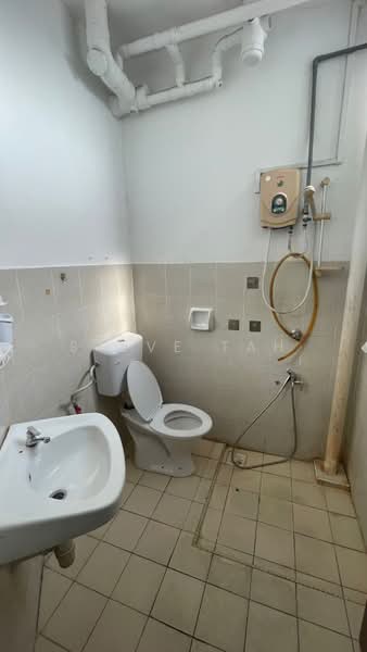 Apartment for Rent at Lake View Suites - Steve Tah - Bathroom - PropertyGuru.com.my