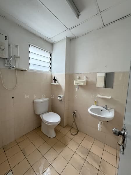 Apartment for Rent at Bayu Puteri - Meoon Khor - Bathroom - PropertyGuru.com.my
